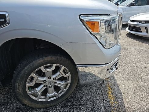 Used 2016 Nissan Titan SL image 11