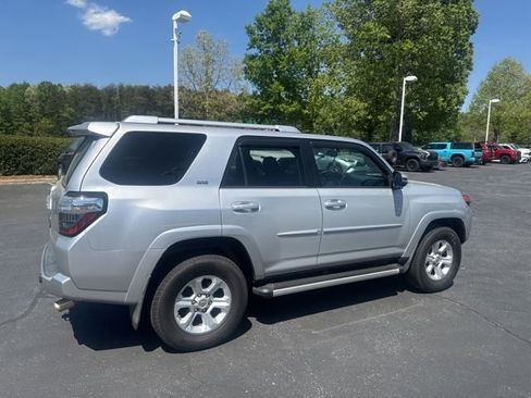 Used 2016 Toyota 4Runner SR5 Premium image 4
