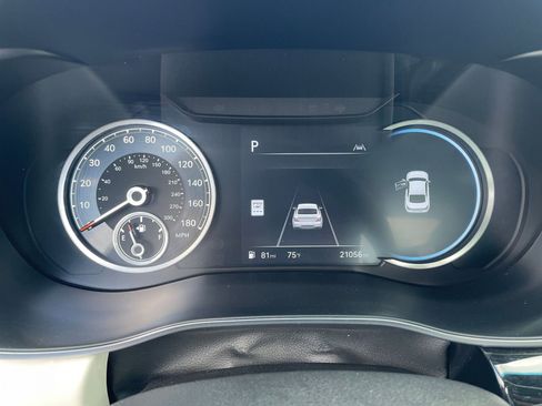 Used 2025 Genesis G70 2.5T image 40