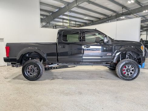 Used 2019 Ford F250 Lariat w/ Lariat Ultimate Package AWD/4WD image 2