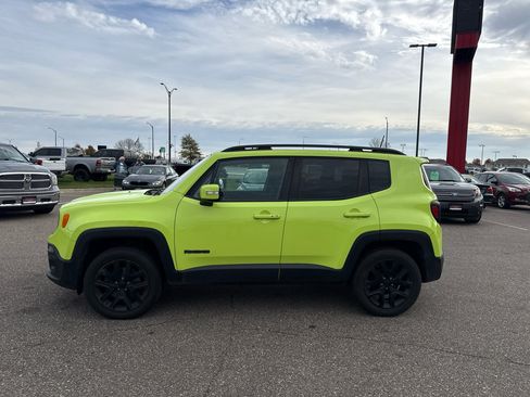 Used 2018 Jeep Renegade Altitude w/ UConnect 8.4 Nav Group image 2