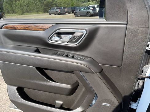 Used 2023 Chevrolet Tahoe Premier AWD/4WD image 12