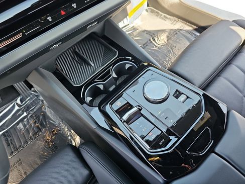 Used 2025 BMW 530i w/ Premium Package image 25