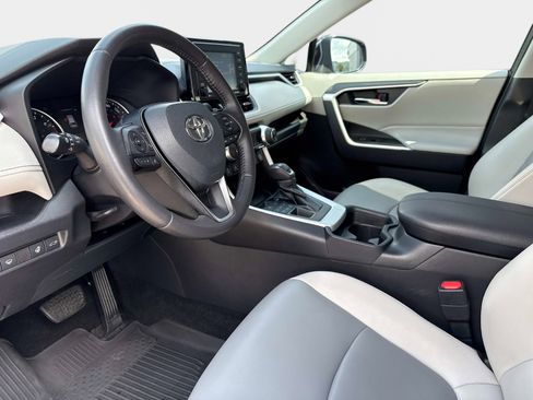Used 2021 Toyota RAV4 XLE Premium AWD/4WD image 33
