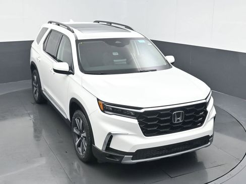 New 2025 Honda Pilot Touring image 3