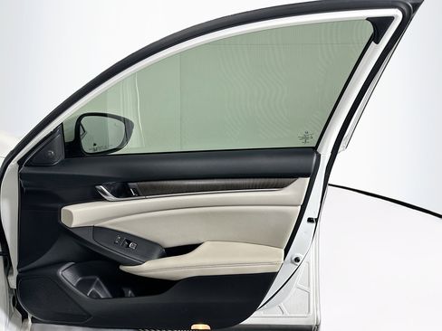 Used 2018 Honda Accord Touring image 34