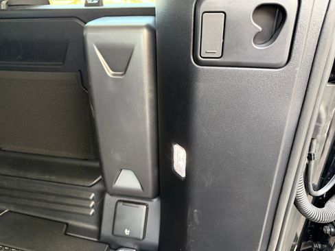 New 2026 Land Rover Defender 110 S image 36