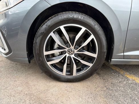 Used 2025 Volkswagen Jetta SE w/ Sunroof Package FWD image 31