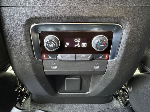 Used 2022 Chevrolet Suburban Premier image 31