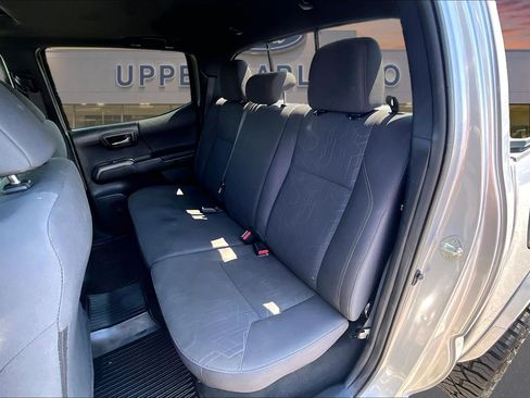 Used 2017 Toyota Tacoma TRD Sport AWD/4WD image 27