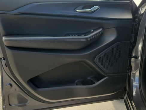 Used 2024 Jeep Grand Cherokee L Laredo image 13