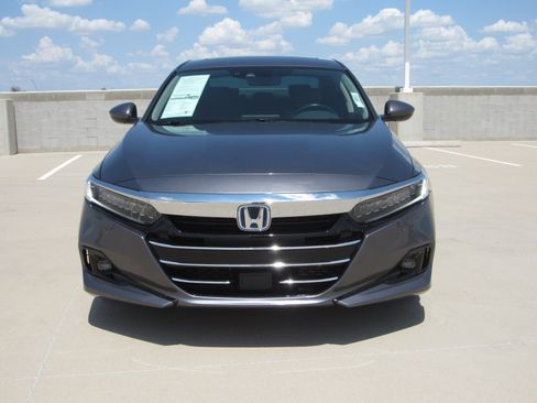 Used 2021 Honda Accord Touring image 3