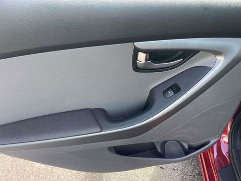 Used 2014 Hyundai Elantra SE FWD image 10