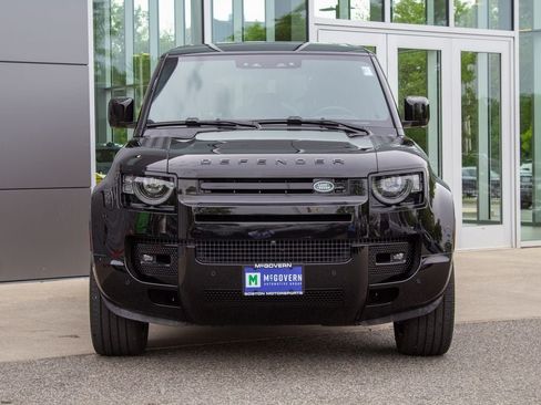 Used 2025 Land Rover Defender 110 V8 AWD/4WD image 2