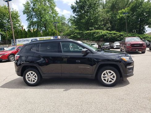 Used 2018 Jeep Compass Sport w/ Tech Group FWD image 4