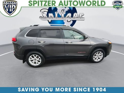 Used 2017 Jeep Cherokee Latitude w/ Cold Weather Group AWD/4WD image 9
