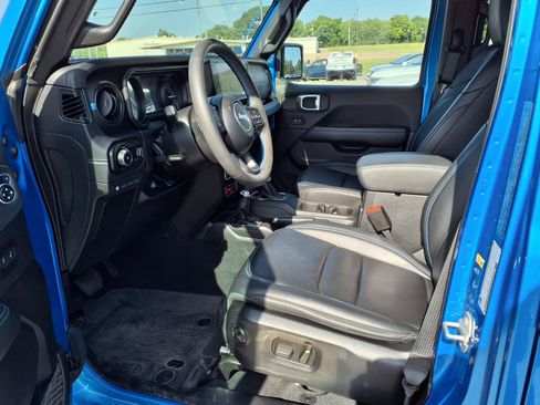 Used 2024 Jeep Wrangler Unlimited Rubicon 4xe w/ Capability Package AWD/4WD image 14