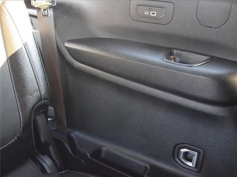 Used 2023 Jeep Grand Cherokee L Laredo image 38