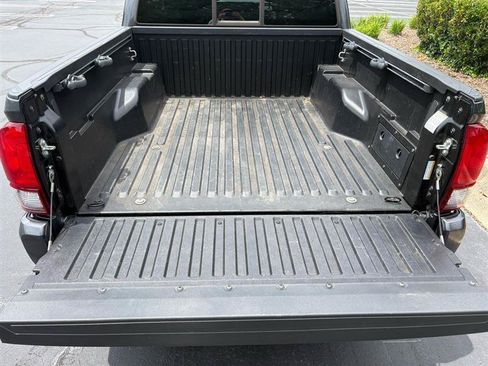Used 2020 Toyota Tacoma SR AWD/4WD image 10