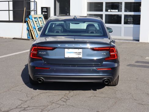 Used 2020 Volvo S60 T6 Momentum image 9
