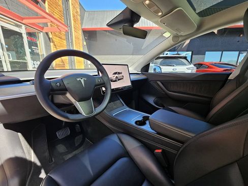 Used 2022 Tesla Model Y Long Range AWD/4WD image 2