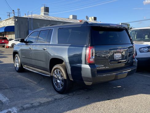 Used 2019 GMC Yukon XL SLT w/ Open Road Package image 8