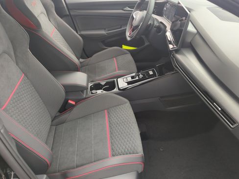 New 2025 Volkswagen Golf SE image 18