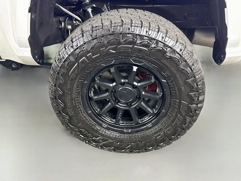 Used 2024 Toyota Tacoma SR5 AWD/4WD image 33