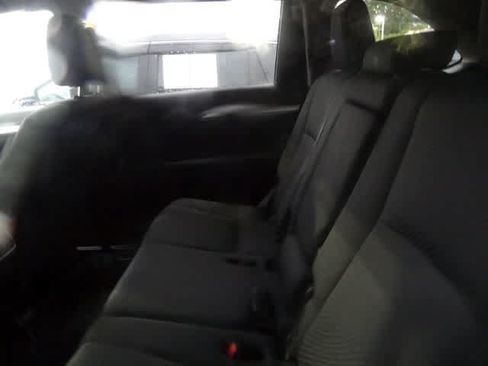 Used 2019 Toyota Highlander LE AWD/4WD image 7