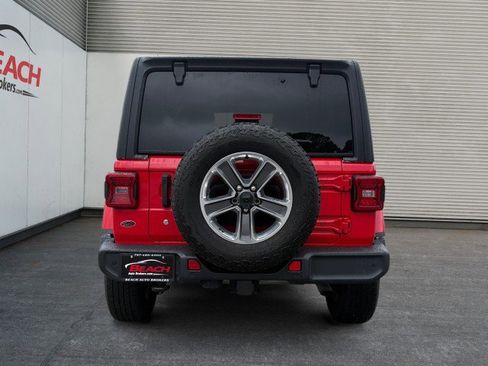 Used 2018 Jeep Wrangler Unlimited Sahara image 14