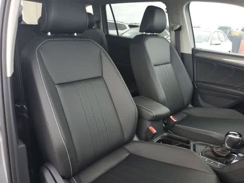 Used 2024 Volkswagen Tiguan SE FWD image 31