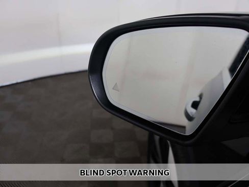 Used 2025 Mercedes-Benz GLB 250 4MATIC image 5