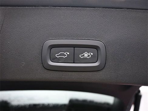 Used 2023 Volvo XC40 B5 Plus w/ Protection Package Premier image 29