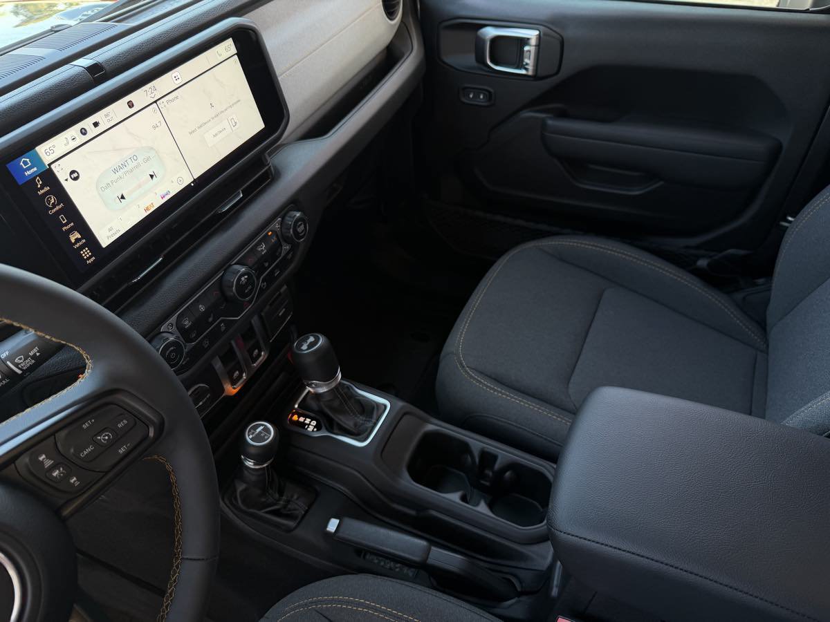 Used 2024 Jeep Wrangler Sport AWD/4WD image 17
