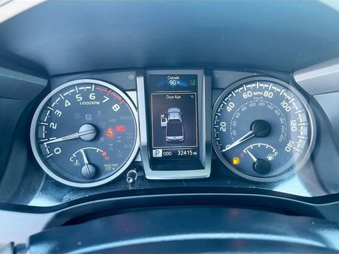 Used 2022 Toyota Tacoma TRD Sport w/ TRD Premium Sport Package RWD image 12