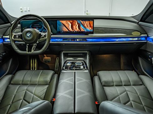 Used 2024 BMW i7 eDrive50 w/ M Sport Package RWD image 34