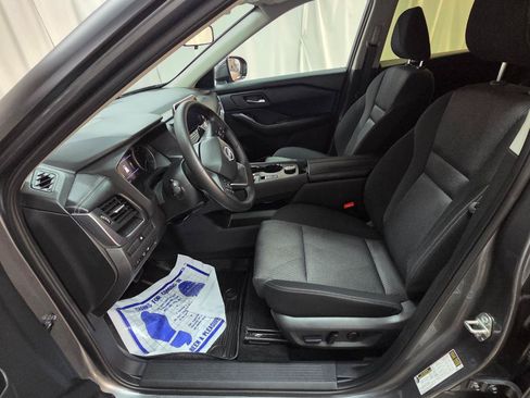Used 2025 Nissan Rogue SV AWD/4WD image 16