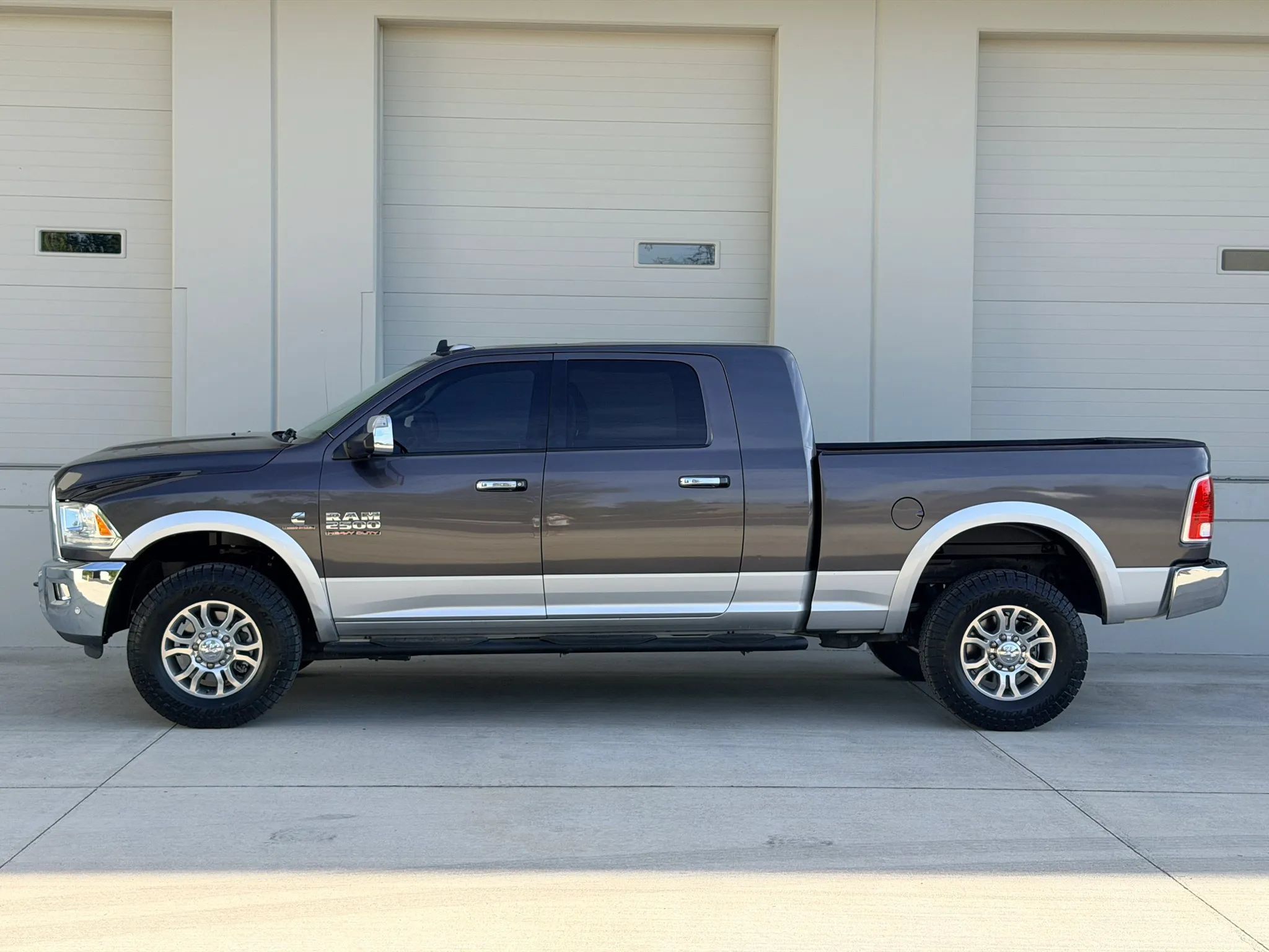 Used 2016 RAM 2500 Laramie w/ Convenience Group AWD/4WD image 2