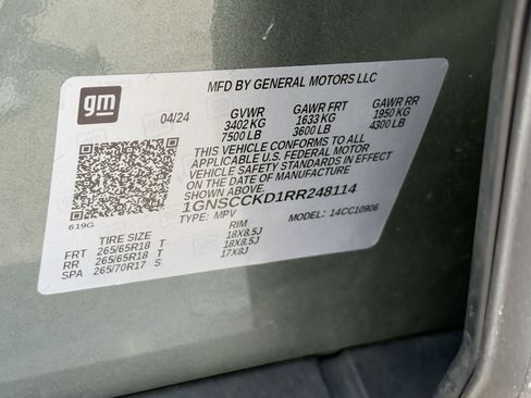 Used 2024 Chevrolet Suburban LT RWD image 32