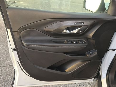 Used 2023 GMC Terrain SLT FWD image 16