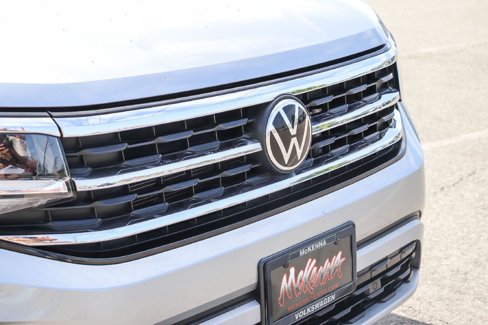 Used 2023 Volkswagen Atlas Cross Sport SE w/ Black Wheel Package FWD image 5