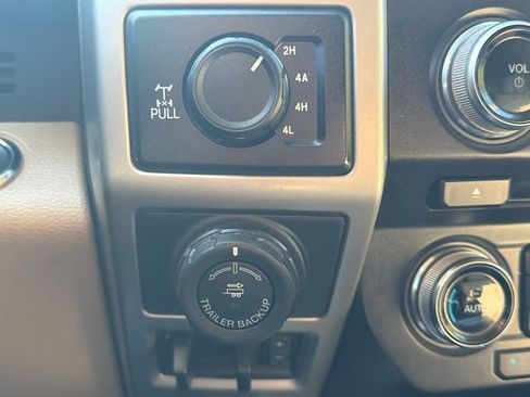 Used 2018 Ford F150 Lariat w/ Equipment Group 502A Luxury AWD/4WD image 28