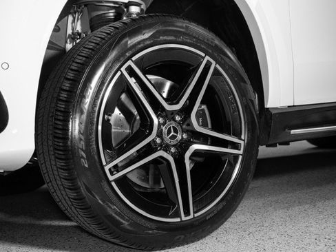 Certified 2024 Mercedes-Benz GLS 450 4MATIC image 10