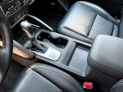 Used 2024 Nissan Frontier SL image 16