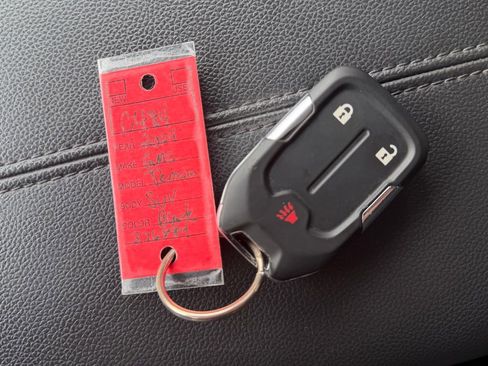 Used 2024 GMC Terrain SLE image 33