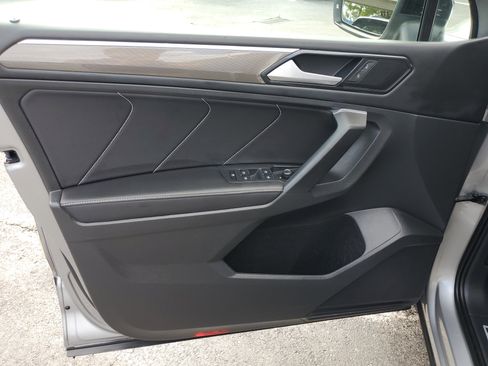 Used 2022 Volkswagen Tiguan SE R-Line image 21