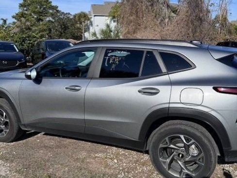 Used 2025 Chevrolet Trax LT w/ LT Convenience Package image 5