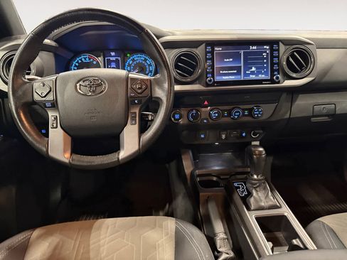 Used 2020 Toyota Tacoma TRD Off-Road AWD/4WD image 11