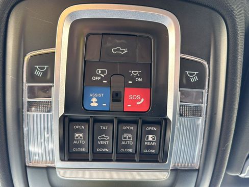 Used 2022 RAM 1500 Laramie AWD/4WD image 18