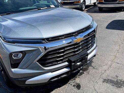 Used 2025 Chevrolet TrailBlazer LT image 3